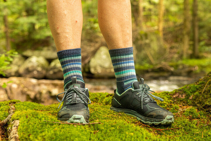 Darn Tough Women's Decade Micro Crew Sock Midweight Merino Wool